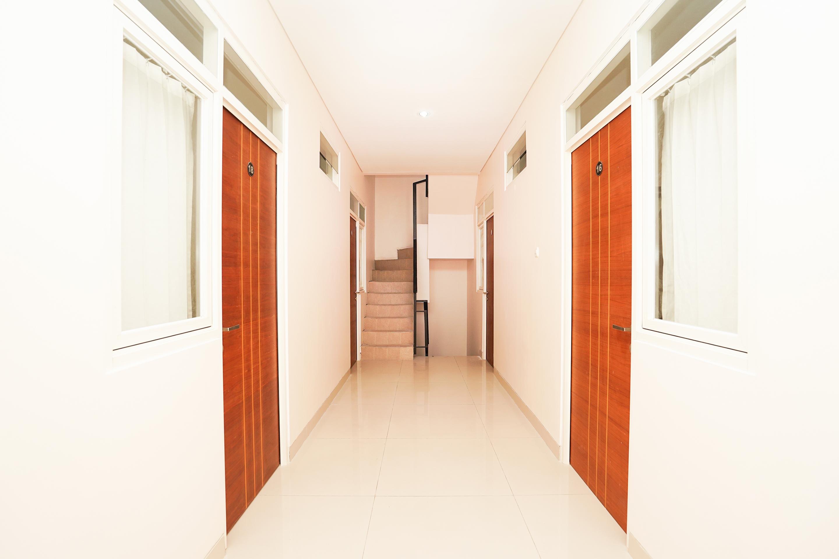 Oyo 782 Menjangan Residence At Citraland 1 Surabaya Buitenkant foto