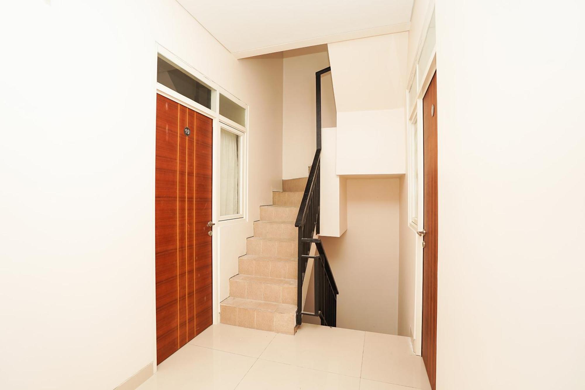 Oyo 782 Menjangan Residence At Citraland 1 Surabaya Buitenkant foto
