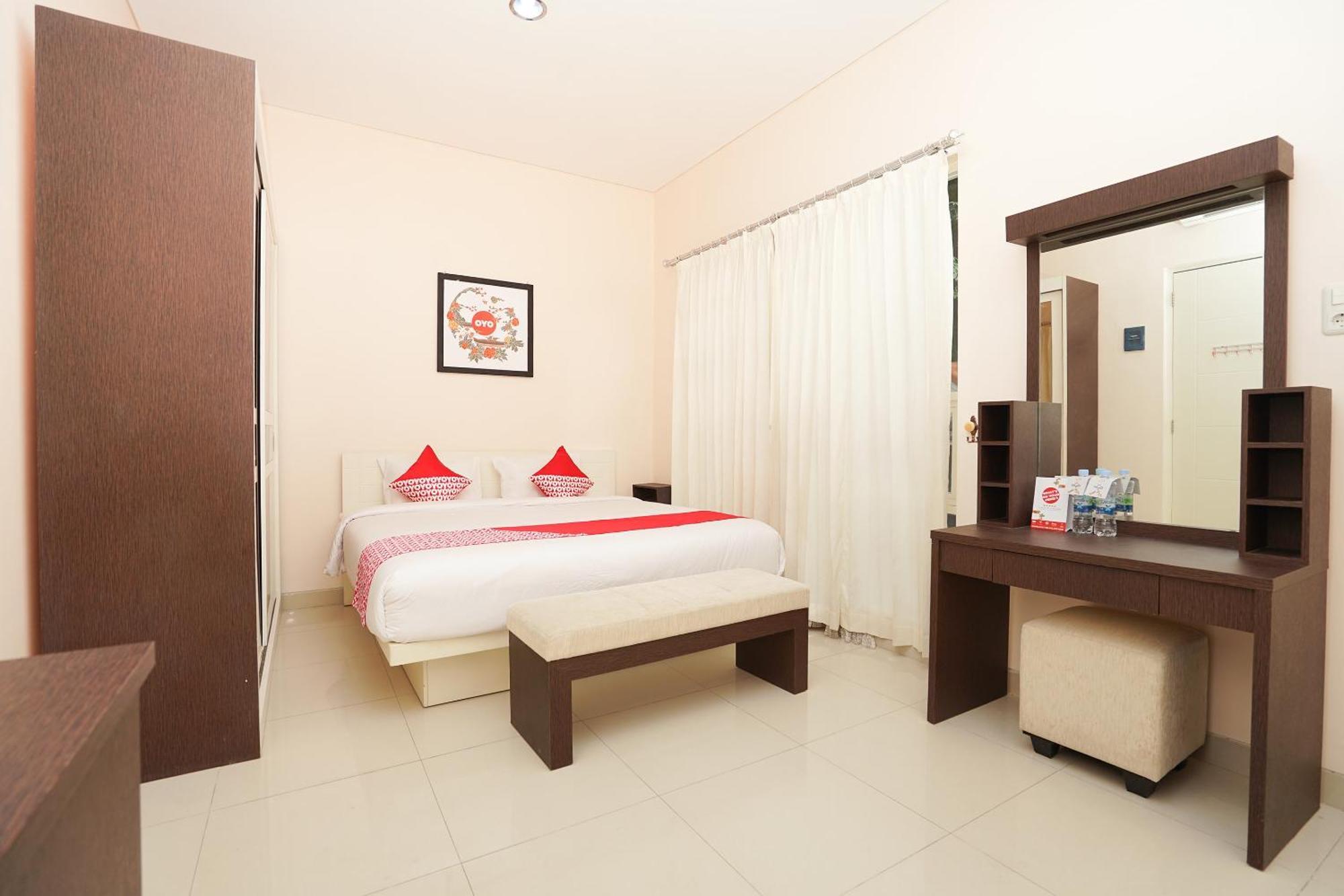 Oyo 782 Menjangan Residence At Citraland 1 Surabaya Buitenkant foto