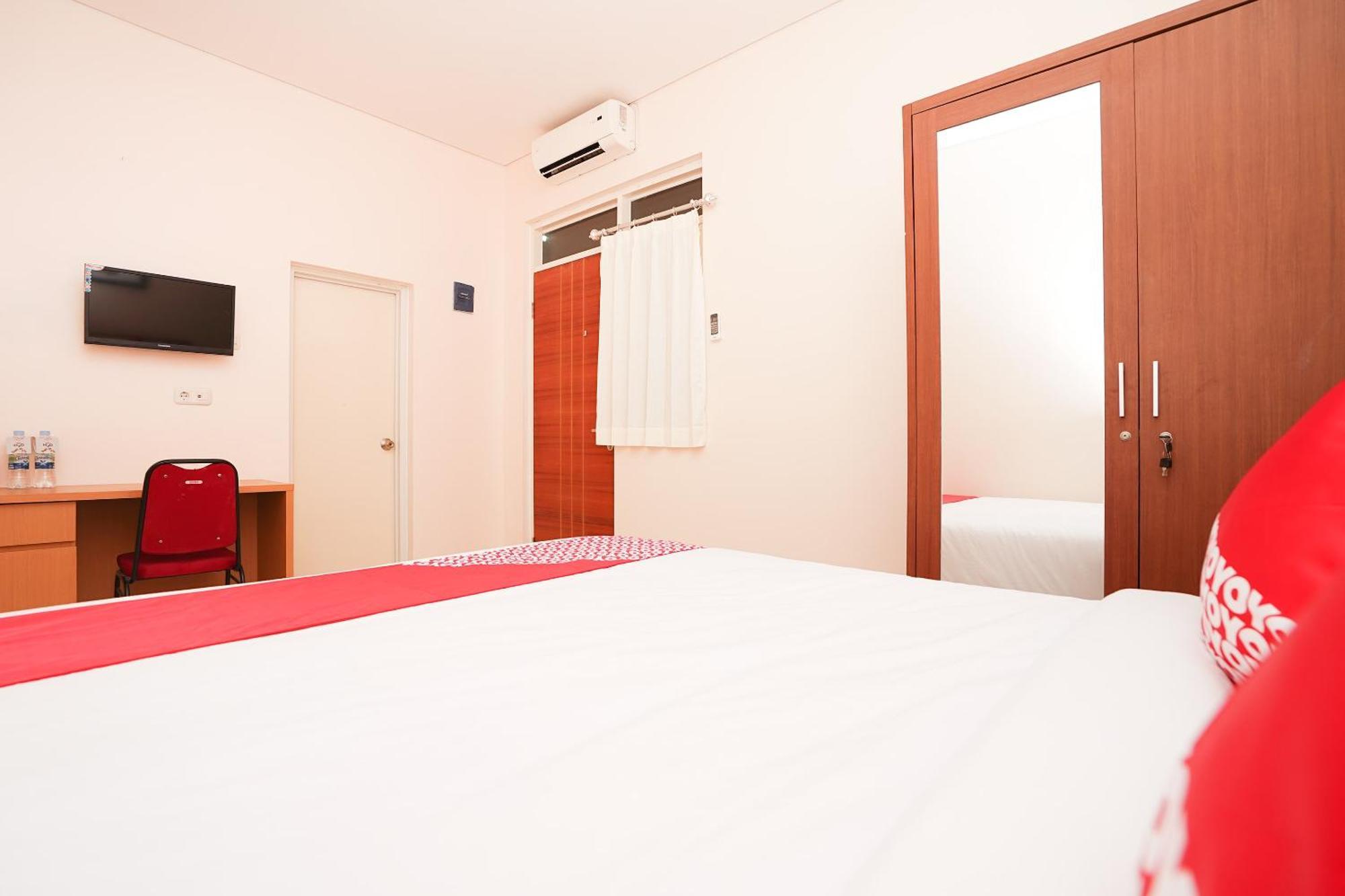 Oyo 782 Menjangan Residence At Citraland 1 Surabaya Buitenkant foto