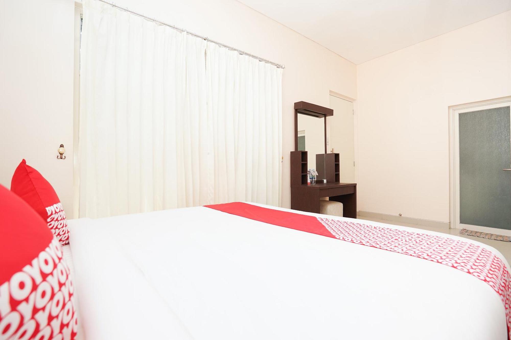 Oyo 782 Menjangan Residence At Citraland 1 Surabaya Buitenkant foto