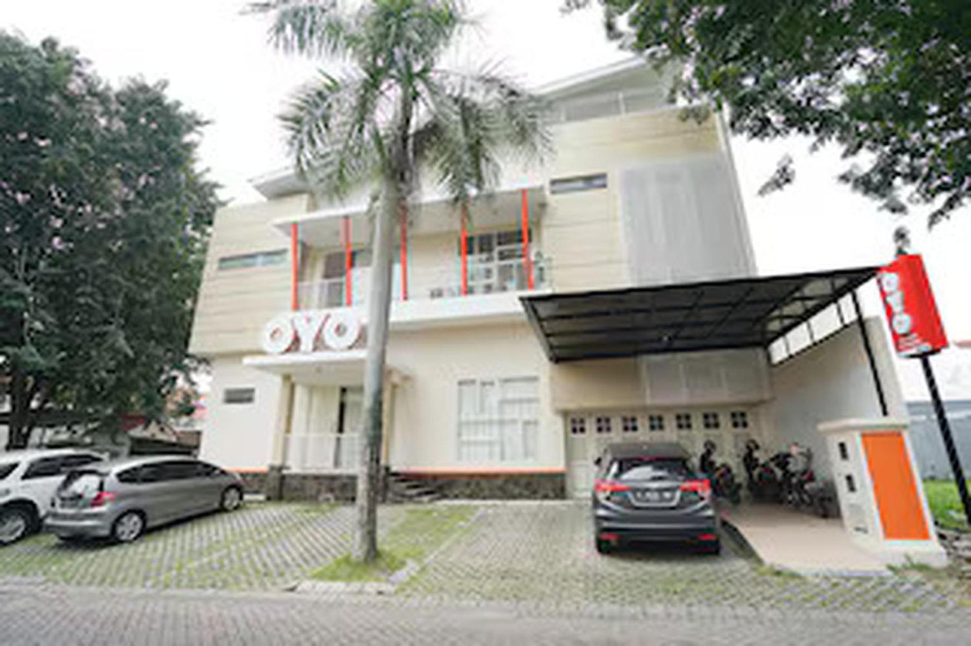 Oyo 782 Menjangan Residence At Citraland 1 Surabaya Buitenkant foto
